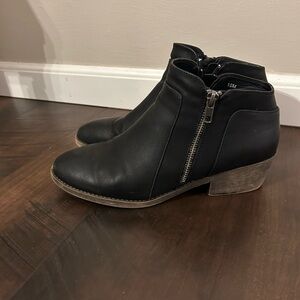 Women’s black boots